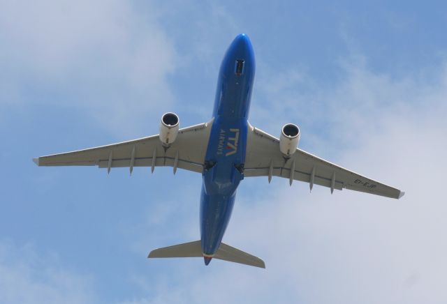 Airbus A330-200 (EI-EJP) - A330 at FCO airport