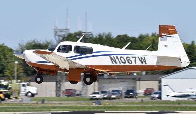 Mooney M-20 (N1067W) - Airventure 2017