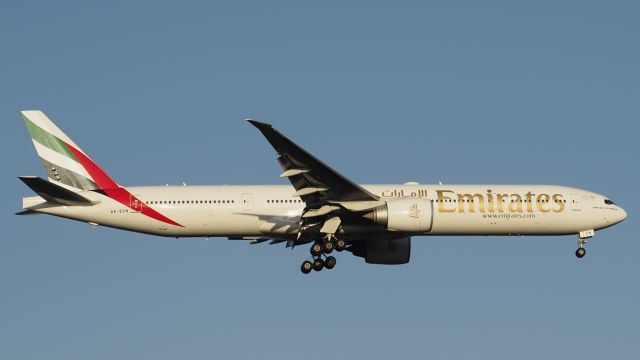 BOEING 777-300ER (A6-ECN) - Boeing 777-36NER cn 37705 ln761. Emirates A6-ECN final rwy 21 YPPH 29 August 2020