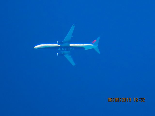 Boeing 737-900 (N911DQ)