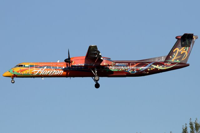 de Havilland Dash 8-400 (N425QX)