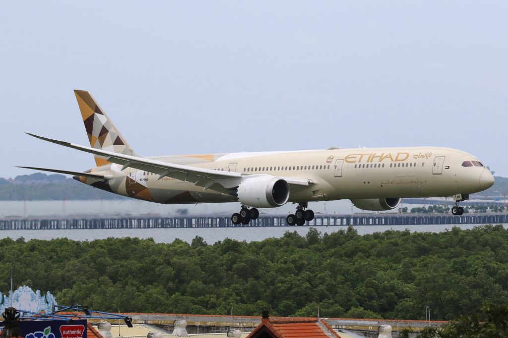 BOEING 787-10 Dreamliner (A6-BMB)