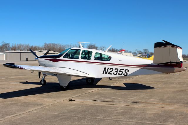 Beechcraft 35 Bonanza (N235S)