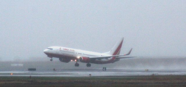 Boeing 737-800 (N781VA) - Weather diversion from Worcester on 4/23/11.