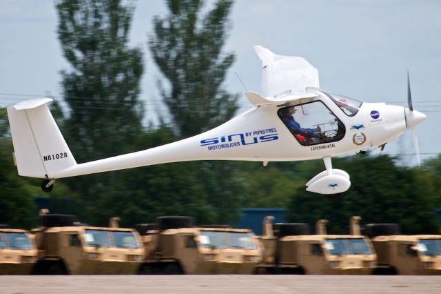 Experimental 100kts (N81028) - Taking off on the last day of Oshkosh EAA AirVenture 2009