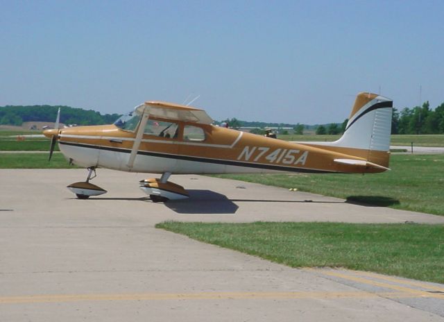 Cessna Skyhawk (N7415A) - Parked on ramp 5/20/09
