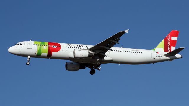 Airbus A321 (CS-TJF)