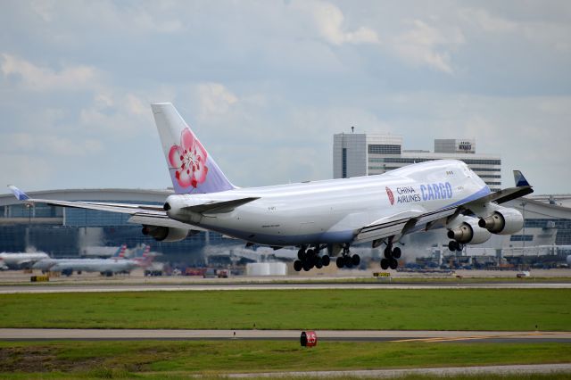 Boeing 747-400 (B-18711)