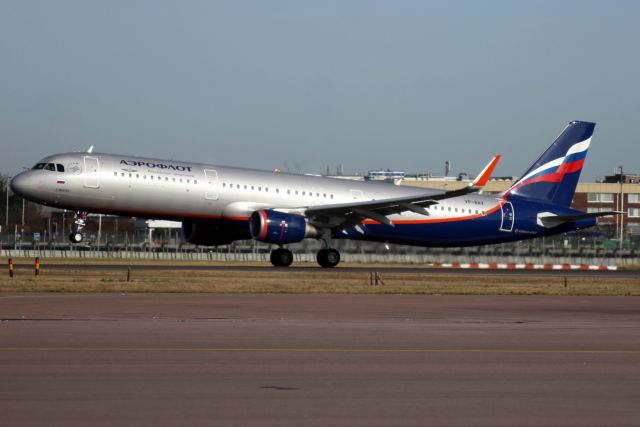 Airbus A321 (VP-BAX) - Departing rwy 27R on 16-Feb-18 operating flight AFL2581 to UUEE.