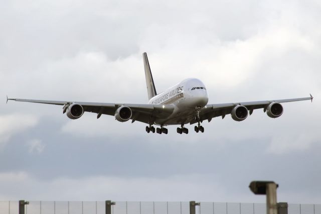 Airbus A380-800 (9V-SKG)