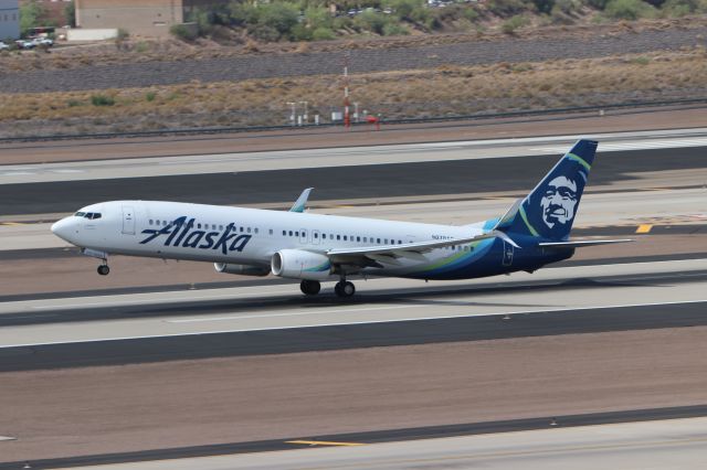 Boeing 737-900 (N278AK)