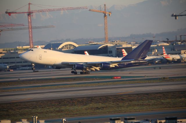 Boeing 747-400 (N258SN)