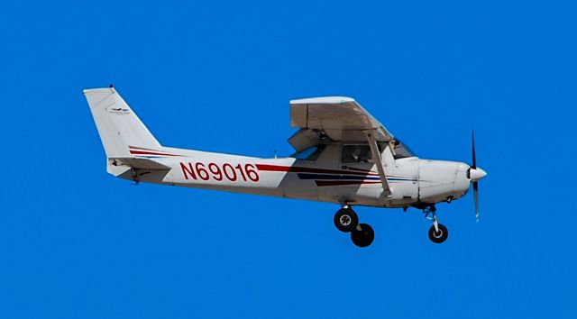 Cessna 152 (N69016) - N69016 1978 CESSNA 152 s/n 15282435 - North Las Vegas Airport (IATA: VGT, ICAO: KVGT,)br /Photo: TDelCorobr /February 8, 2020