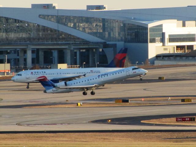 Canadair Regional Jet CRJ-700 (N708EV)