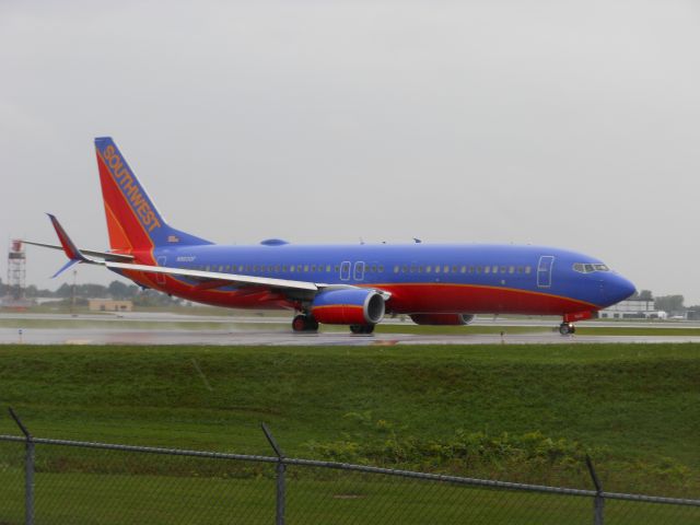 Boeing 737-800 (N8600F)