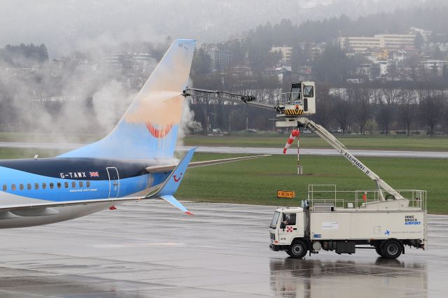 Boeing 737-800 (G-TAWX)