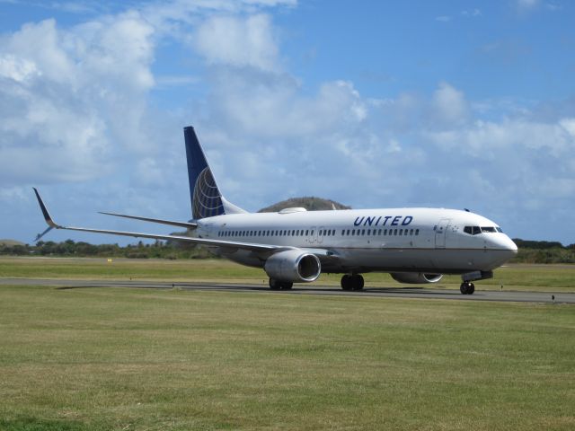 Boeing 737-800 (N33262)