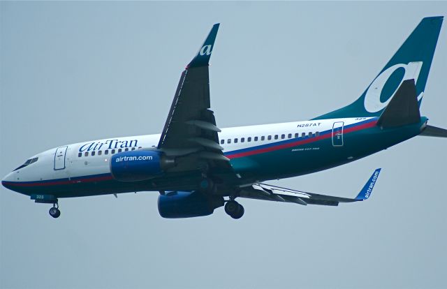 Boeing 737-700 (N287AT)