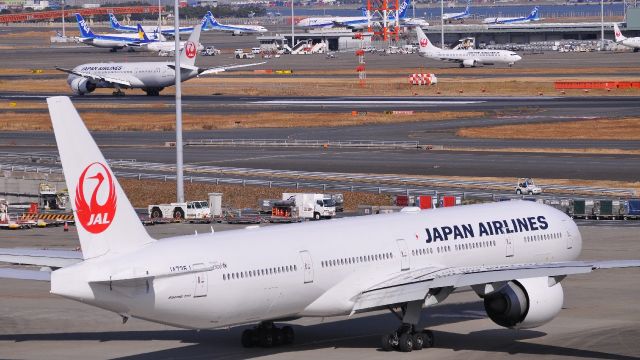 BOEING 777-300ER (JA735J)