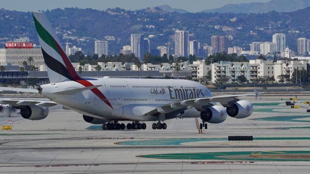 Airbus A380-800 (A6-EUJ)