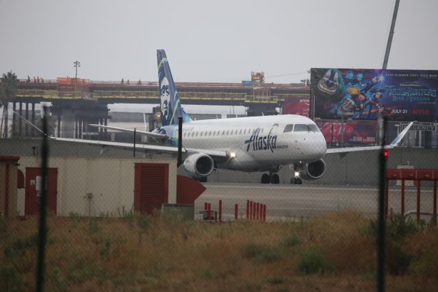 EMBRAER 175 (long wing) (N644QX)