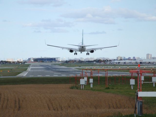 Boeing 737-700 —