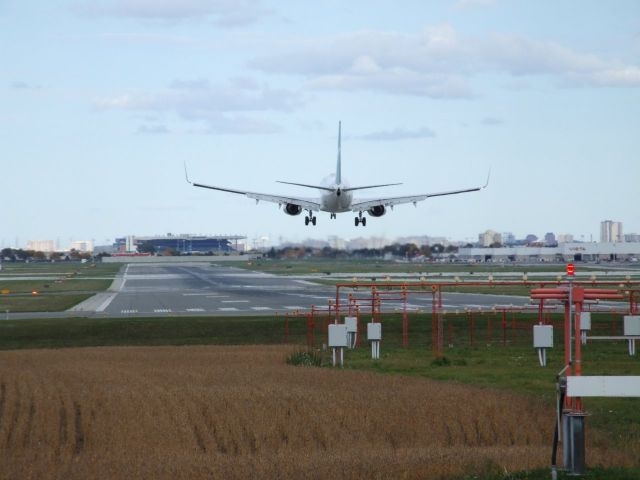 Boeing 737-700 —