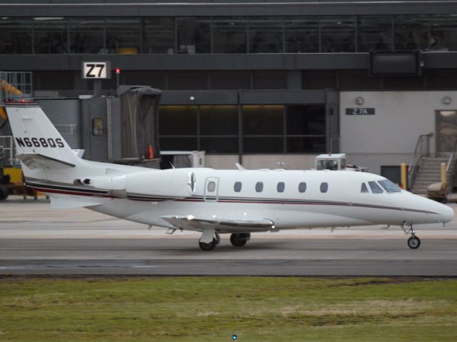 Cessna Citation Excel/XLS (N668QS) - Taxiing on 6/13/2013