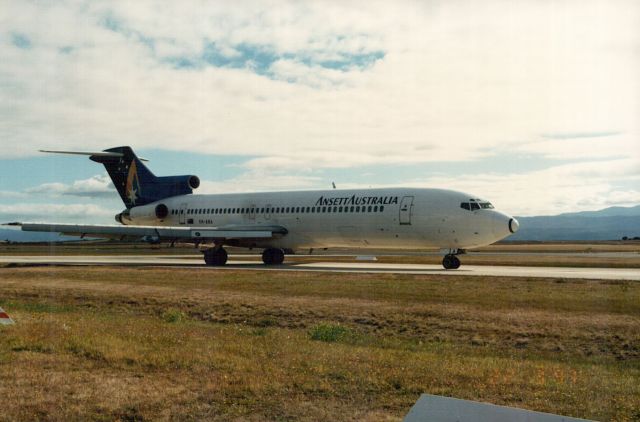 VH-ANA — - Ansett B727 taxiing at YMLT for YMML.br /Last days of the B727 operating passenger flight in Australia