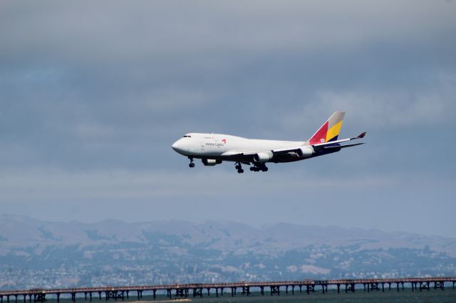 Boeing 747-400 (HL7618) - HL7618 on final, about to lay down some rubber. Taken from Bayfront Park, EOS Rebel T6, 75-300MM lens.