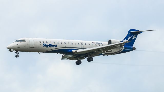 Canadair Regional Jet CRJ-700 (N768SK) - I've always found SKW's livery somewhat hard to photo properly. They always seem to be "yellow"