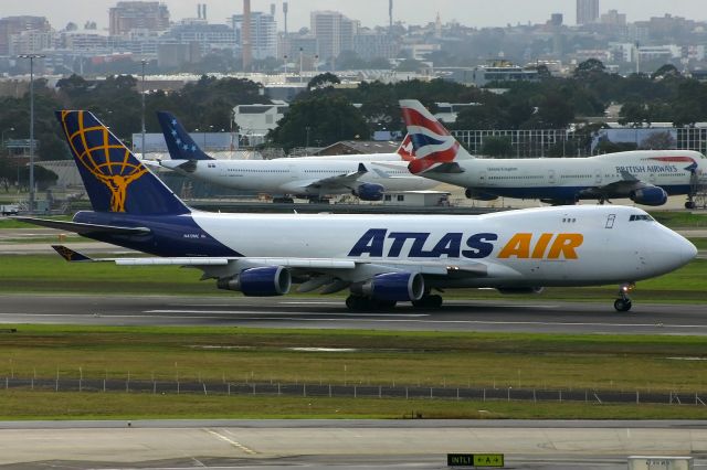 Boeing 747-400 (N412MC)