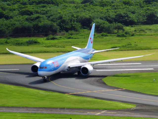 Boeing 787-9 Dreamliner (G-TUIJ)