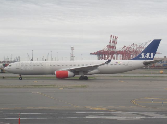 Airbus A330-300 (LN-RKO)
