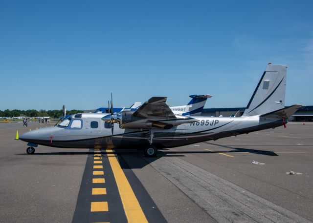 Gulfstream Aerospace Jetprop Commander (N695JP)