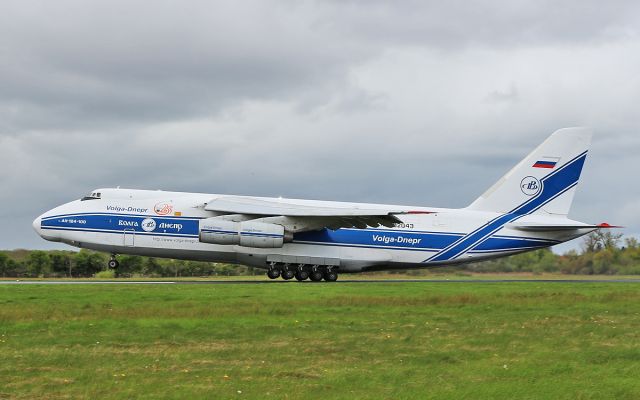 Antonov An-124 Ruslan (RA-82043) - volga-dnepr an-124-100 ra-82043 dep shannon for gander 15/4/17.