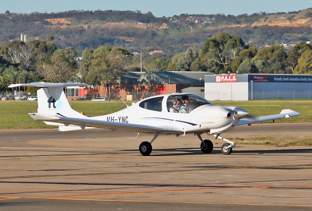 Diamond Star (VH-YNC) - FLIGHT TRAINING ADELAIDE SA. DIAMOND DA-40 DIAMOND STAR - REG VH-YNC (CN 40.) - PARAFIELD AIRPORT ADELAIDE SA. AUSTRALIA - YPPF (26/6/2015)