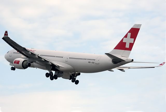 Airbus A330-300 (HB-IQC)