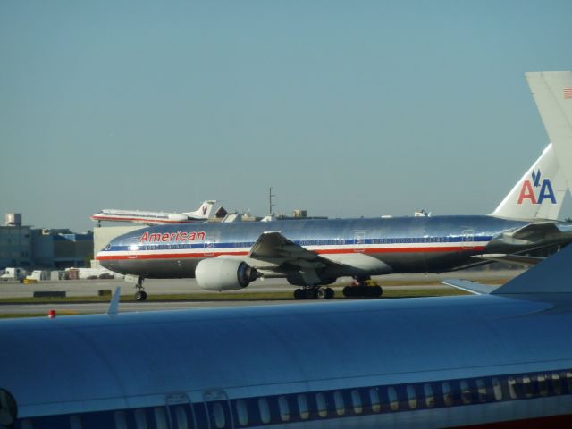 Boeing 777-200 — - ERJ 145 landing; B772 taking off; B738 at gate; B752 (tail) pushed back.