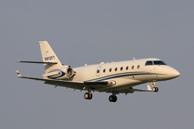 IAI Gulfstream G200 (N812FT) - N812FT, a sharp-looking Gulfstream G200, formerly known as Israeli Aircraft Industries Astra Galaxy, on short-final for RWY 24R from Van Nuys (KVNY) last night, 27 Jul 2021. 