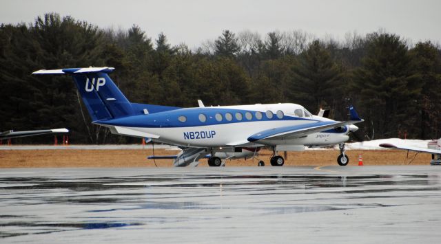 Beechcraft Super King Air 350 (N820UP) - A Wheels Up King Air 350i gets ready to depart to White Plains (HPN) from Saratoga County Airport (5B2)