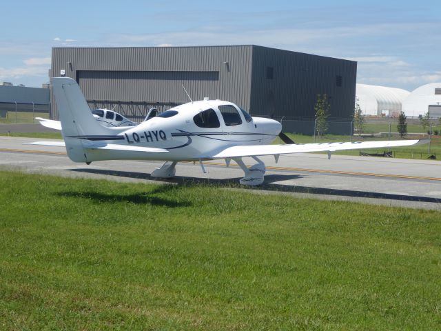 Cirrus SR-22 (LQ-HYQ)