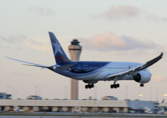 Boeing 787-8 (CC-BBI)