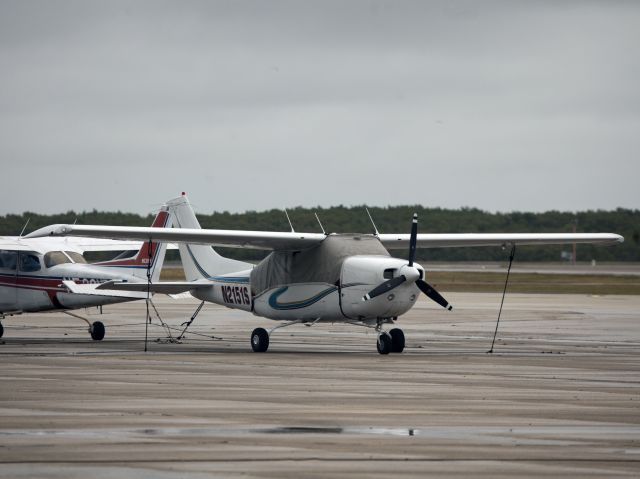 Cessna Skylane (N2151S) - The two ten is the best of all Cessna single engine aircraft..