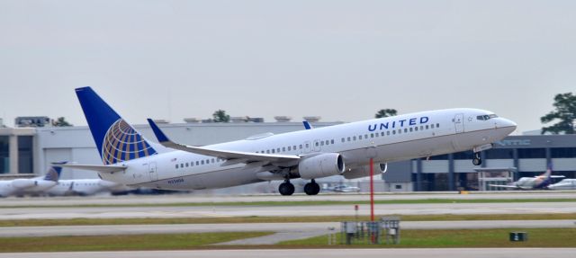 Boeing 737-900 (N32404)