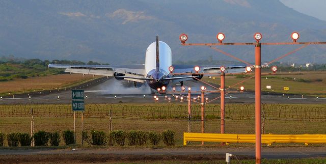 Boeing 757-200 — - Rwy 03L