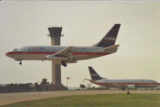 Boeing 737-200 (N255AU)