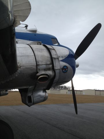 Douglas DC-3 (N28AA)