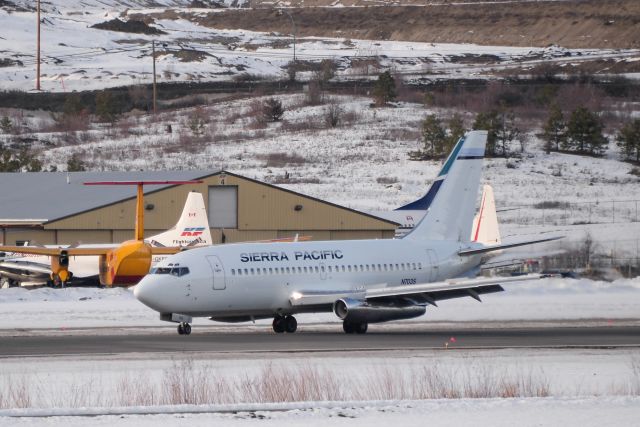 Boeing 737-200 (N703S)