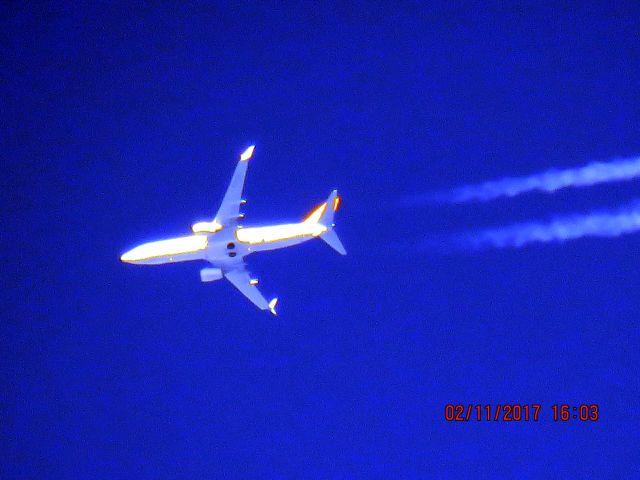 Boeing 737-800 (C-FJAU)